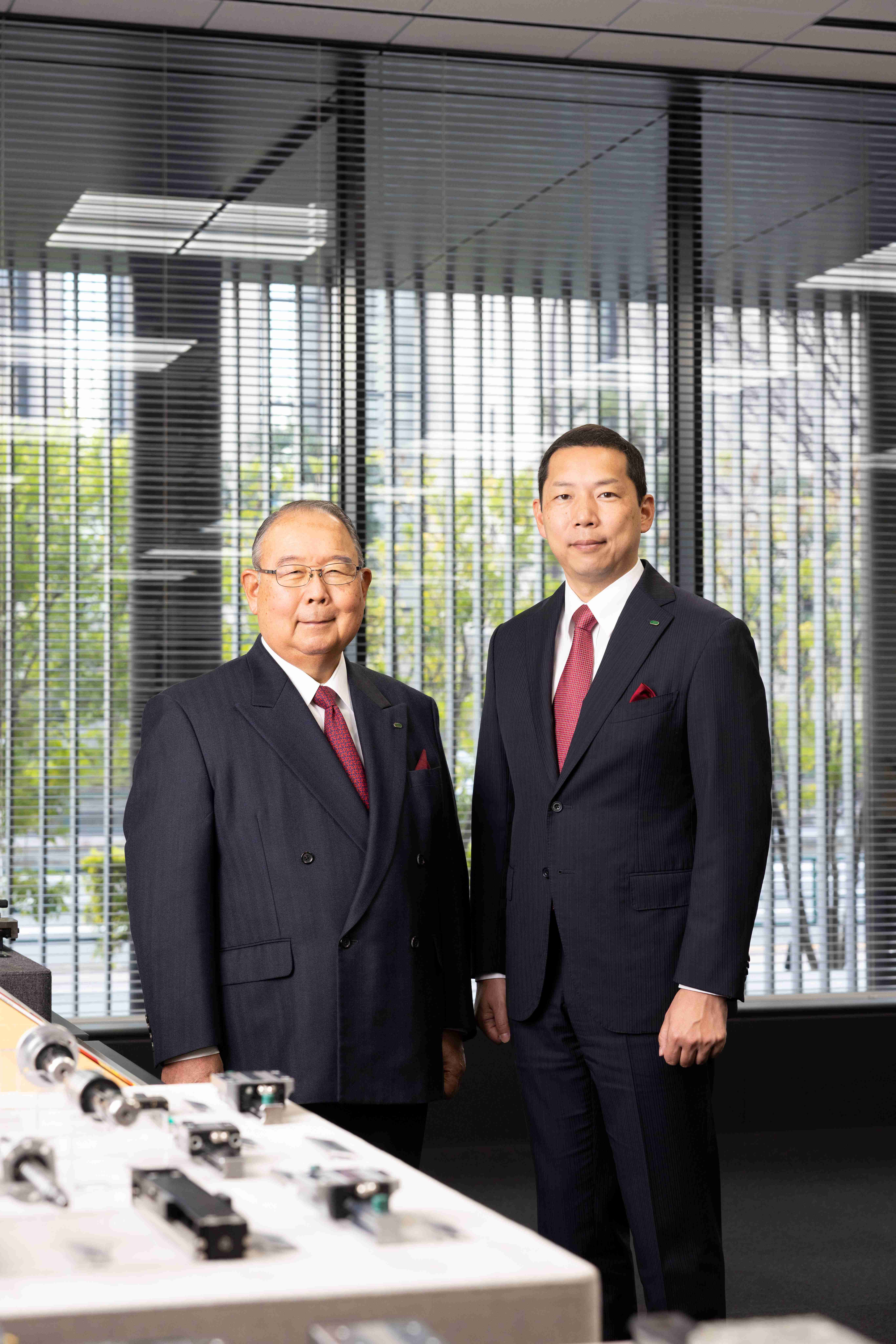 2025 Timtos_bo_Photo_002【圖說】THK集團董事長兼執行長寺町彰博(左)及總經理兼營運長寺町崇史
